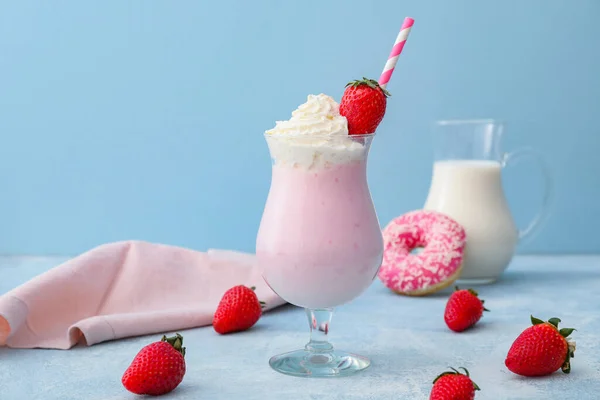 Glass Tasty Strawberry Milkshake Color Background — Stock Photo, Image