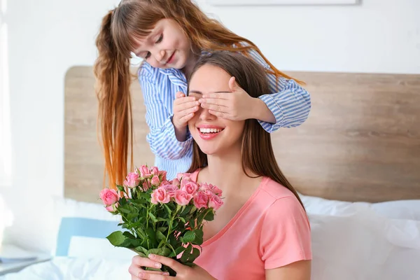 Little Daughter Greeting Her Mother Bedroom — Stock Photo, Image