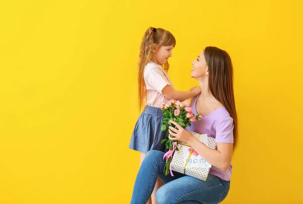 Little Daughter Greeting Her Mother Color Background — Stock Photo, Image
