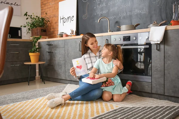 Little Daughter Greeting Her Mother Kitchen — Stock Photo, Image
