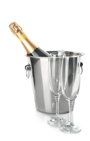 Emmer Met Fles Champagne Glazen Witte Achtergrond — Stockfoto