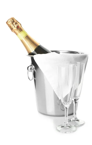 Emmer Met Fles Champagne Glazen Witte Achtergrond — Stockfoto