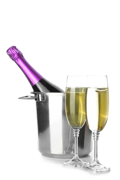 Emmer Met Fles Glazen Champagne Witte Achtergrond — Stockfoto