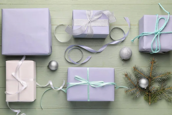 Belos Presentes Para Natal Com Decoração Fundo Madeira Cor — Fotografia de Stock