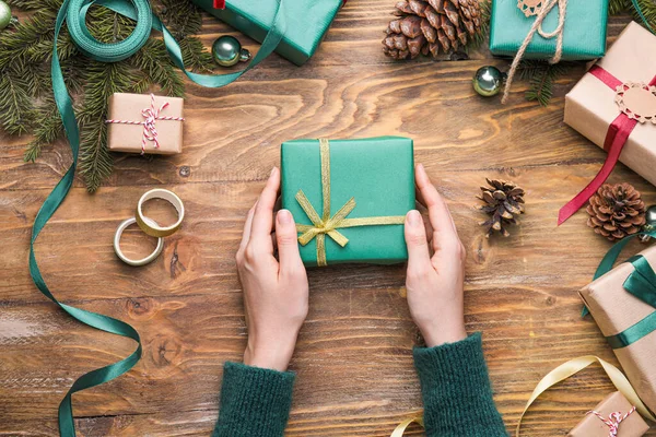 Woman Beautiful Christmas Gift Table — Stock Photo, Image