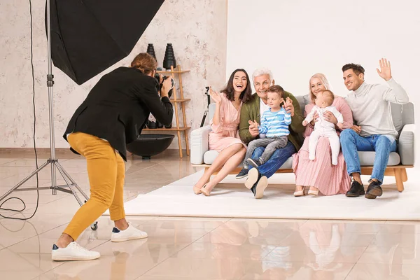 Photographer Working Family Studio — Stock Photo, Image