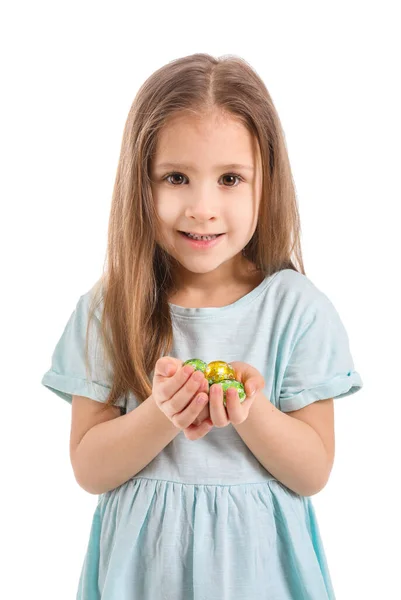 Χαριτωμένο Κοριτσάκι Σοκολατένια Αυγά Λευκό Φόντο — Φωτογραφία Αρχείου