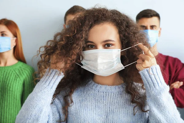 Mujer Joven Con Máscara Protectora Concepto Epidemia — Foto de Stock