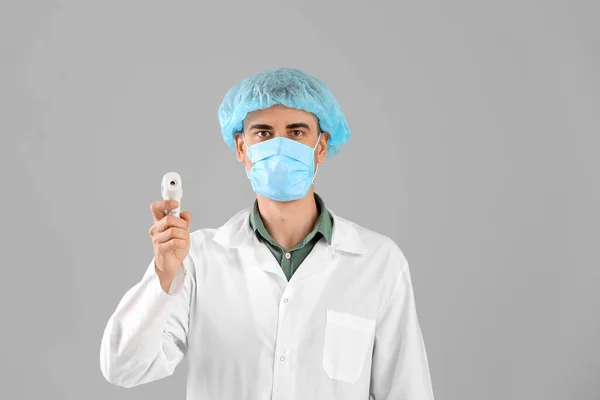 Male Doctor Protective Mask Thermometer Grey Background Concept Epidemic — Stock Photo, Image