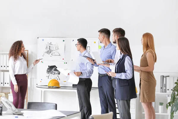 Architect Teaching Young People Office — Stock Photo, Image