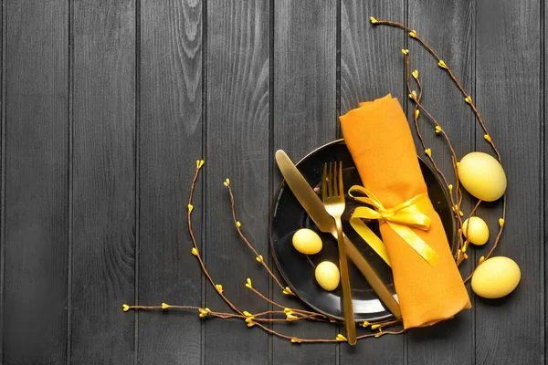 イースターのお祝いのための美しいテーブル設定 — ストック写真
