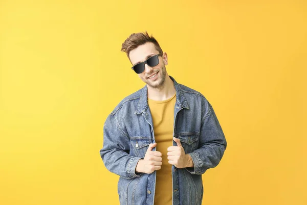 Young Man Stylish Sunglasses Color Background — Stock Photo, Image