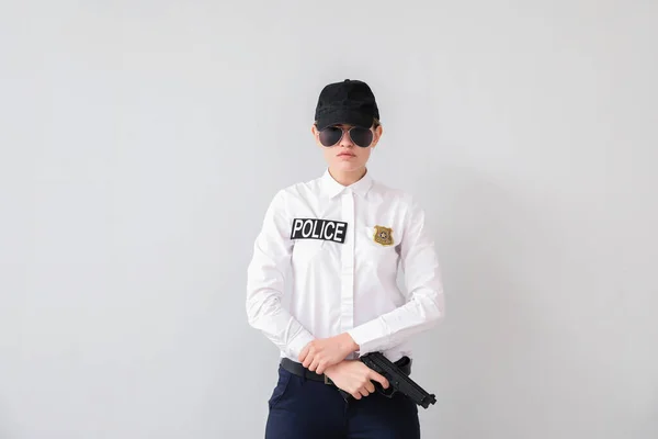 Female Police Officer Gun Light Background — Stock Photo, Image