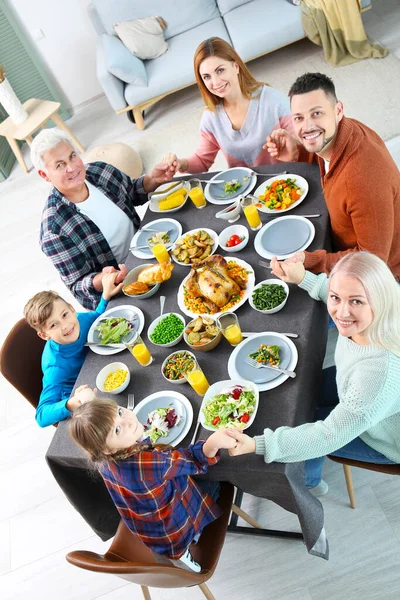 Family Celebrating Thanksgiving Day Home — Stock Photo, Image