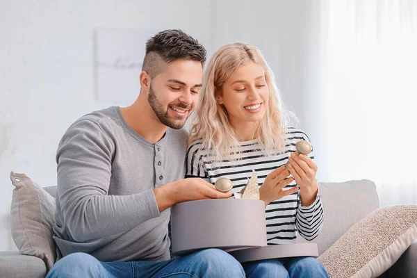 Happy Young Couple Unpacking Box New Decor Home — Stock Photo, Image