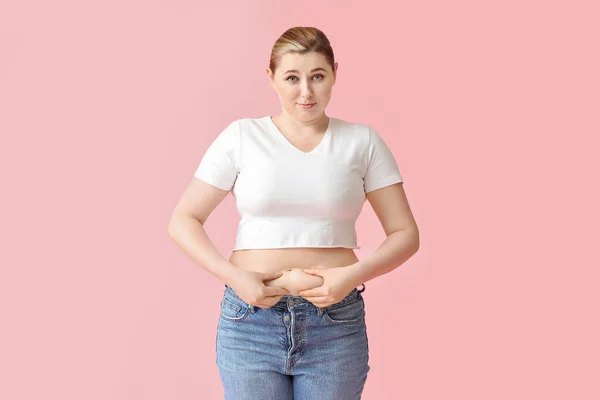 Mujer Con Sobrepeso Sobre Fondo Color Concepto Pérdida Peso — Foto de Stock