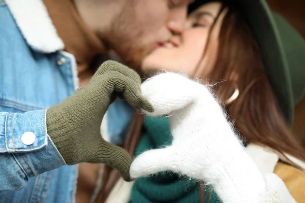 Happy Young Couple Making Heart Shape Hands Outdoors Winter Day — Stock Photo, Image