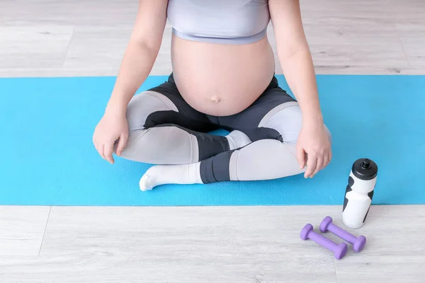 Beautiful Pregnant Woman Doing Yoga Gym — Stock Photo, Image