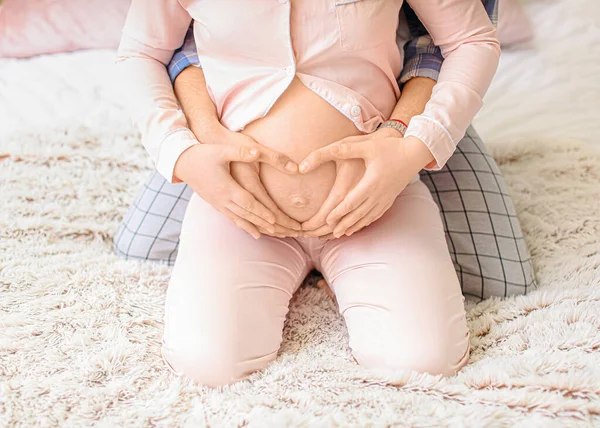 Beau Couple Enceinte Dans Chambre — Photo