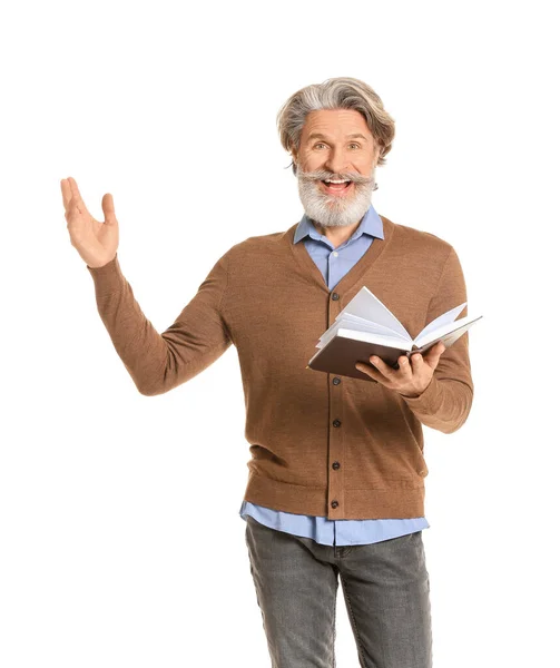 Gelukkige Oudere Man Met Boek Witte Achtergrond — Stockfoto