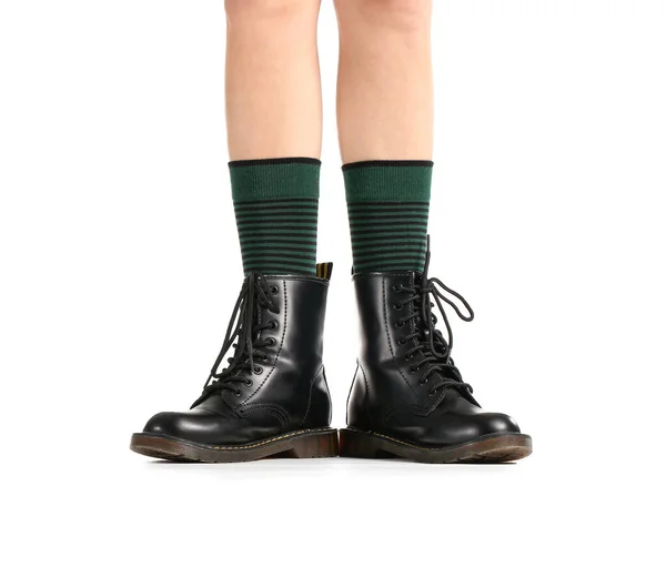 Ноги Молодої Жінки Шкарпетках Взутті Білому Тлі — стокове фото