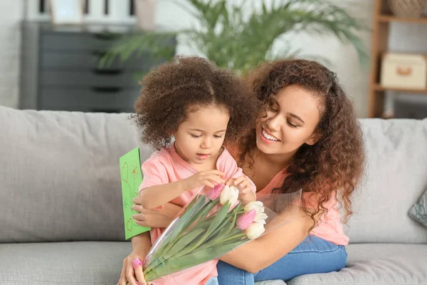 Little African American Girl Greeting Her Mother Home — Stock Photo, Image