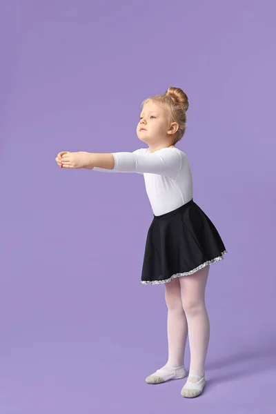 Niedliche Kleine Ballerina Auf Farbigem Hintergrund — Stockfoto