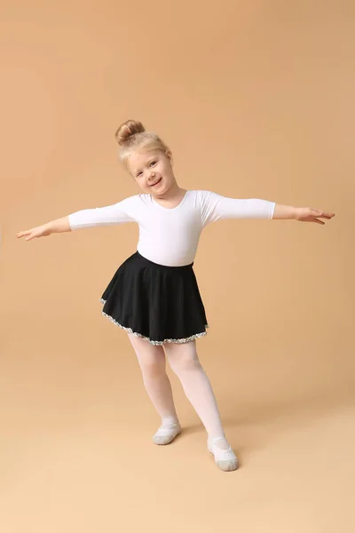 Милая Маленькая Балерина Цветном Фоне — стоковое фото