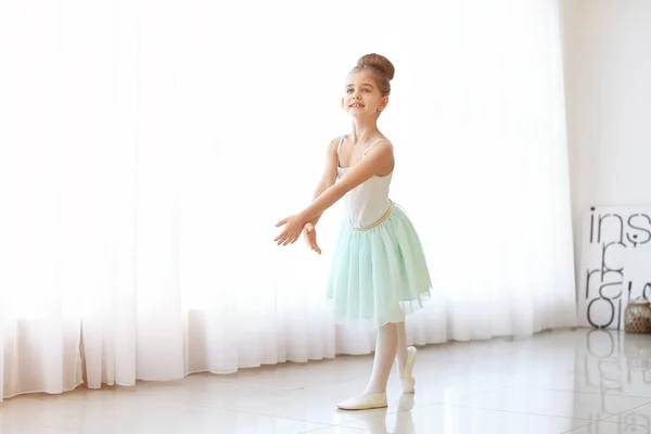 Balerina Kecil Yang Lucu Studio Tari — Stok Foto