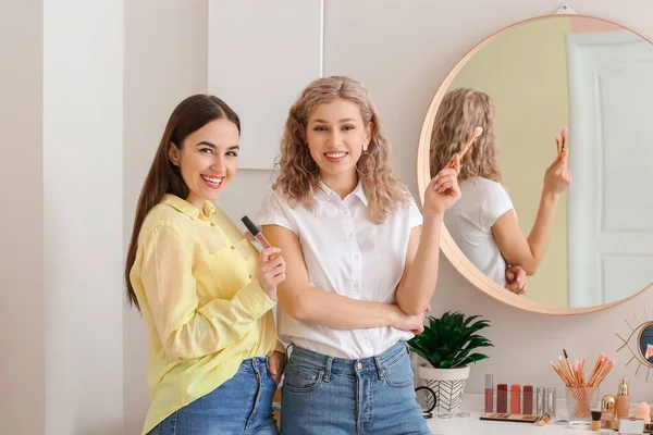 Artista Profesional Maquillaje Femenino Con Cliente Salón Belleza — Foto de Stock