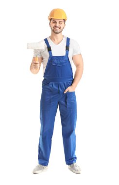 Beyaz arka planda genç bir ressam