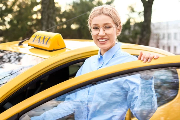 Portrait Beautiful Taxi Driver Car — Stock Photo, Image