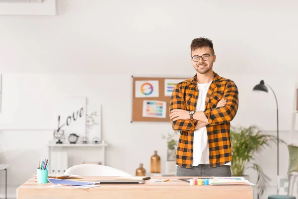 Diseñador Interiores Masculino Que Trabaja Oficina —  Fotos de Stock