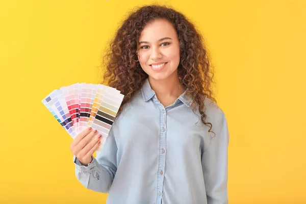 African American Woman Color Palettes Yellow Background — Stock Photo, Image