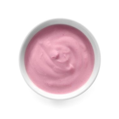 Beyaz zemin üzerine lezzetli yoğurt ile kase