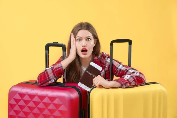 Shocked Female Tourist Luggage Color Background — Stock Photo, Image