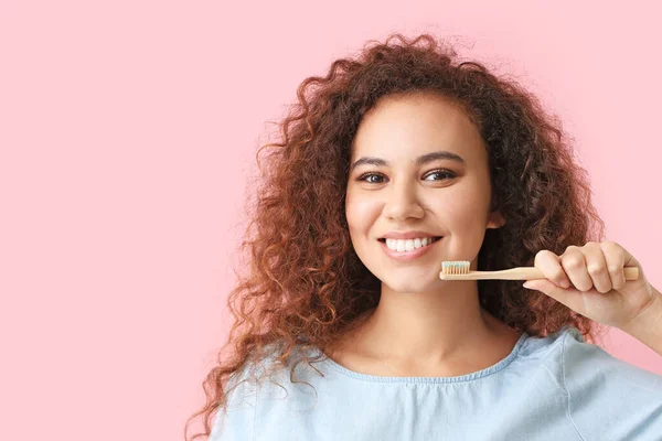 Young Woman Toothbrush Color Background — ストック写真