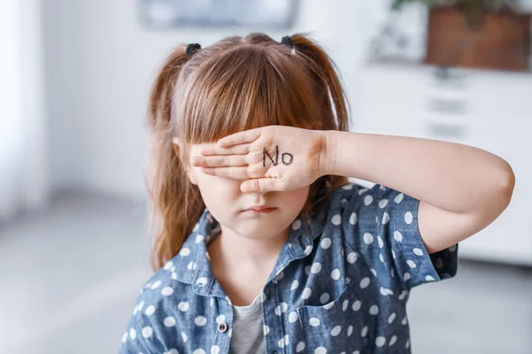 Little Girl Word Her Palm Home Concept Violence — Stock Photo, Image