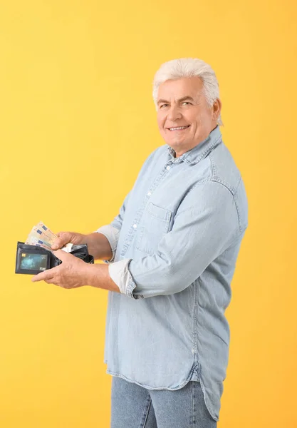 Senior Man Purse Color Background — Stock Photo, Image