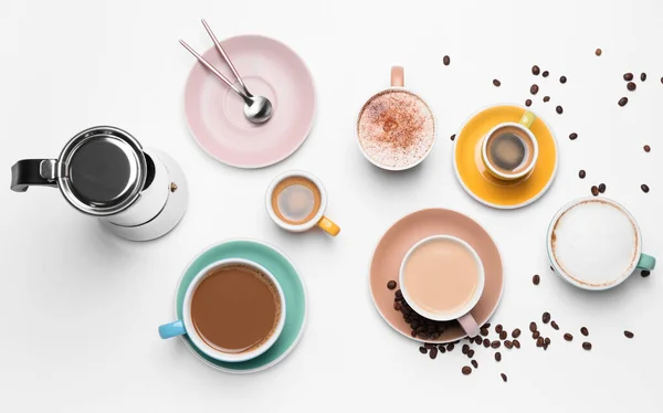 Samenstelling Met Kopjes Van Verschillende Koffie Witte Achtergrond — Stockfoto