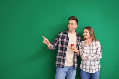 Kahvesi renkli genç bir çift