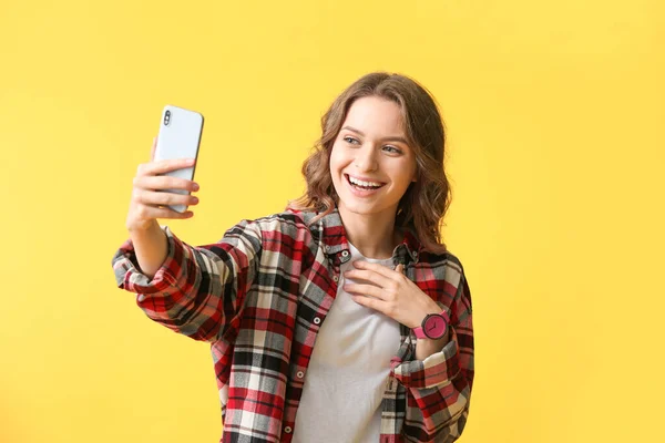 Young Woman Taking Selfie Color Background — Stock Photo, Image