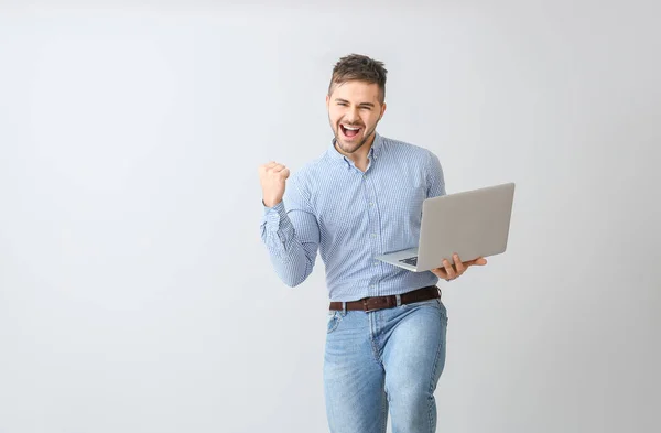 Happy Man Laptop Light Background — Stock Photo, Image