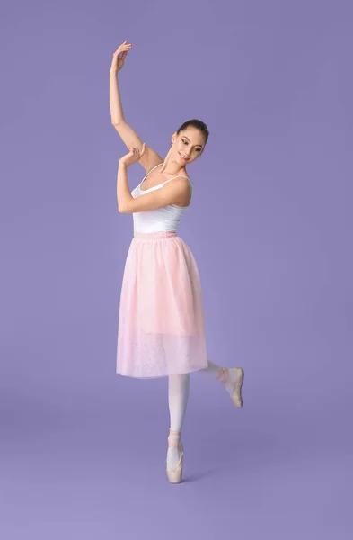 Hermosa Bailarina Joven Sobre Fondo Color —  Fotos de Stock