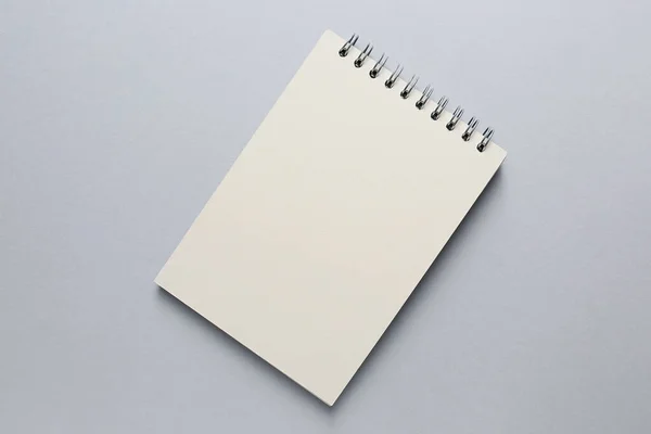 Cuaderno Escolar Sobre Fondo Gris — Foto de Stock