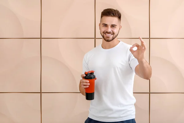 Sporty Man Protein Shake Showing Color Background — Stock Photo, Image