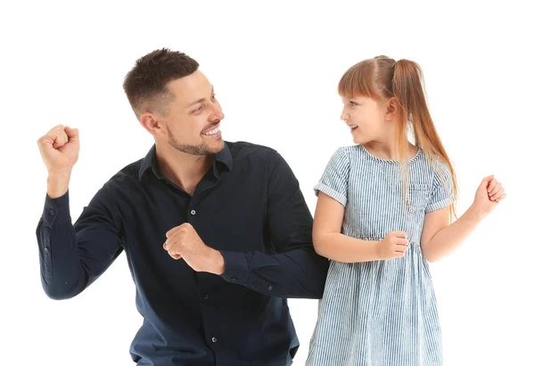 父亲和他的小女儿在白人背景下跳舞 — 图库照片