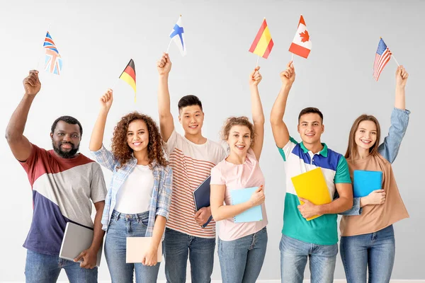 Estudiantes Escuela Idiomas Sobre Fondo Claro — Foto de Stock