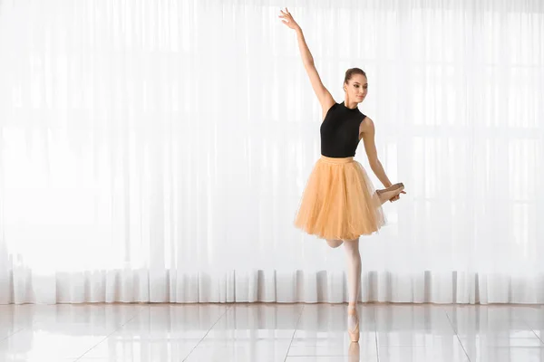 Bella Giovane Ballerina Studio Danza — Foto Stock