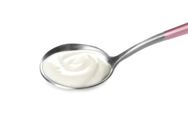 Beyaz arka planda lezzetli krem peynirli kaşık